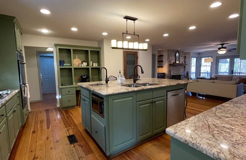 Douglasville Cabin | ATL Getaway cabin with riverfront views and hottub