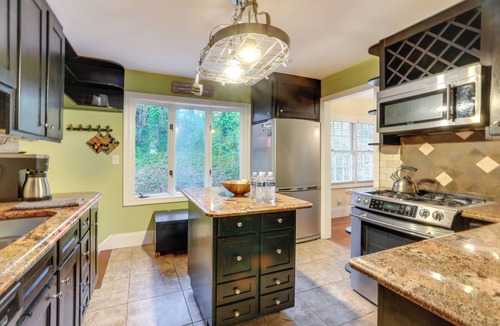 Windwood House | Atlanta Abode w/Yard in a Tranquil Setting!