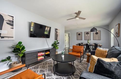 Gresham Park Villa | Atlanta Gresham Hills Haven, 4bd, 4ba, 2 Kings, Firepit