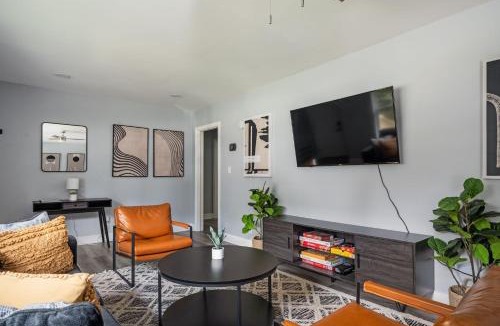 Gresham Park Villa | Atlanta Gresham Hills Haven, 4bd, 4ba, 2 Kings, Firepit