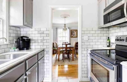 Atlanta House | Atlanta Llama Luxury Cottage