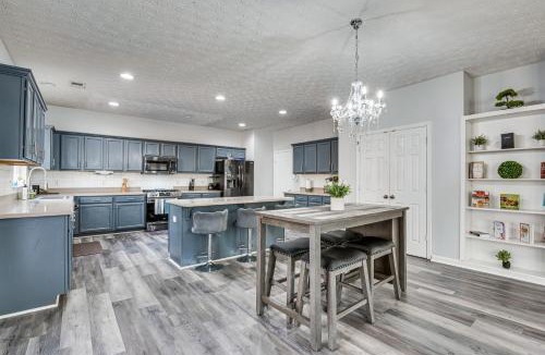 Cliftondale House | Atlanta Luxe: Elegant Group Retreat & Social Hub