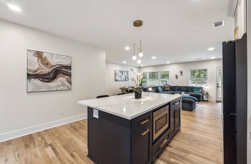 Atlanta House | Atlanta Oasis Upscale Home Pool HotTub Firepit BBQ 8 max