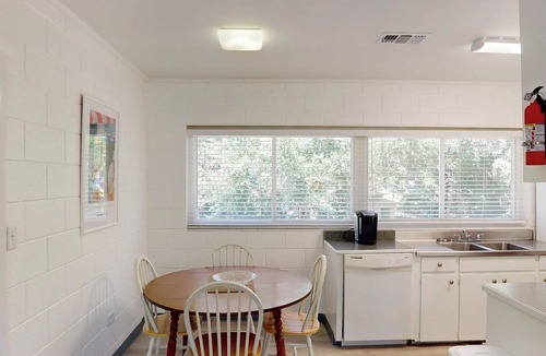 Jekyll Island Apartment | Atlantic Breeze #6 2 bedrooms, 1 bathroom