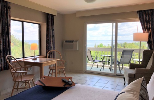 Bar Harbor Hotel | Atlantic Eyrie Lodge