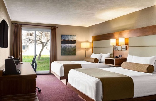 Bathurst Hotel | Atlantic Host Hotel, Trademark Collection by Wyndham