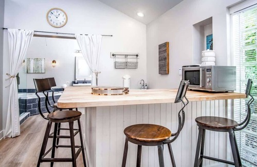 Midtown House | Atlantis House Suites