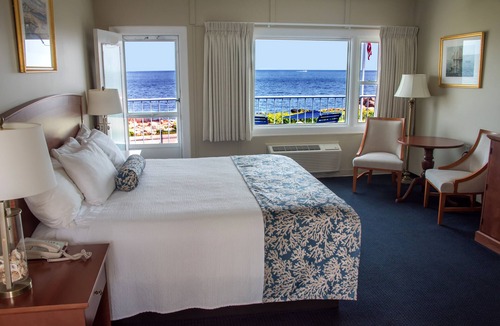 Gloucester Hotel | Atlantis Oceanfront Inn