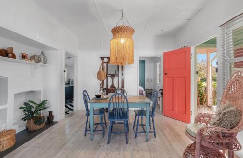 Currarong House | Atlantis retro beachside couples retreat