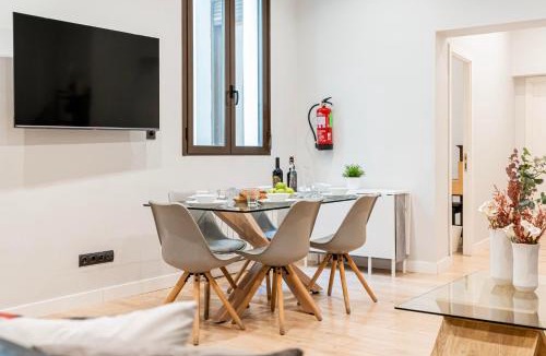 Literary Quarter Apartment | Atocha3 Superb Location - 4Bedrooms 2 Baths