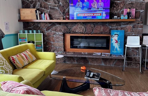Astoria Hotel | Atomic Motel