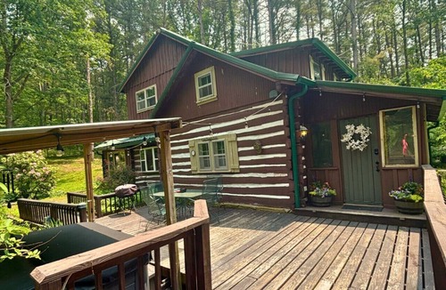 Gnaw Bone Apartment | Atop Pine Hill Cabin