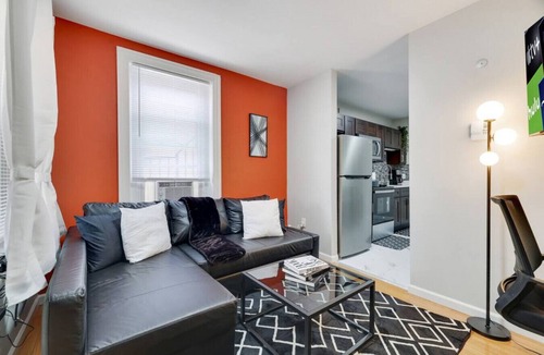 Allentown Apartment | Atown Hidden Gem - Balcony