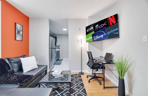 Allentown Apartment | Atown Hidden Gem - Balcony