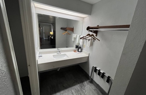 Medical Center District Hotel | Atria Inn & Suites