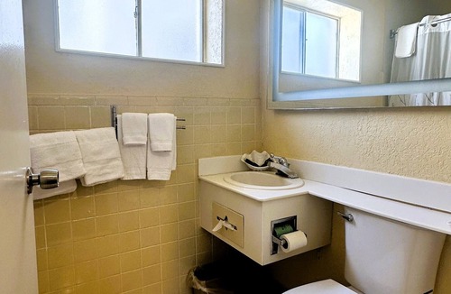High Point Hotel | Atrium Inn