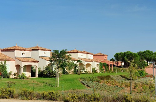 Homps House | Attached house with terrace or loggia located in Languedoc