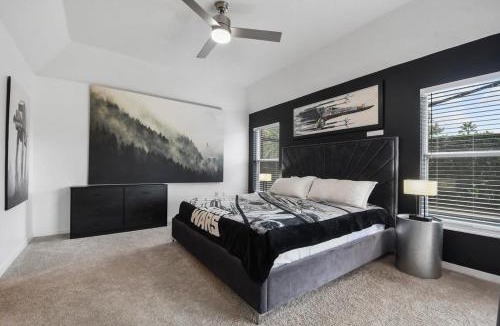 Lake Berkley House | Attention Star Wars fans Amazing 6 BR pool