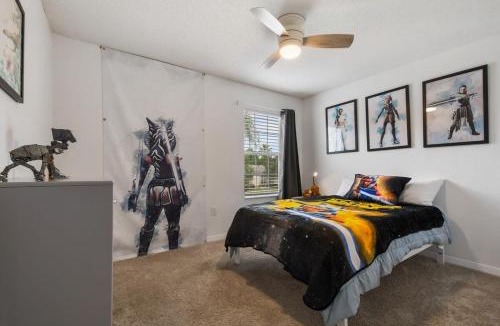 Lake Berkley House | Attention Star Wars fans Amazing 6 BR pool