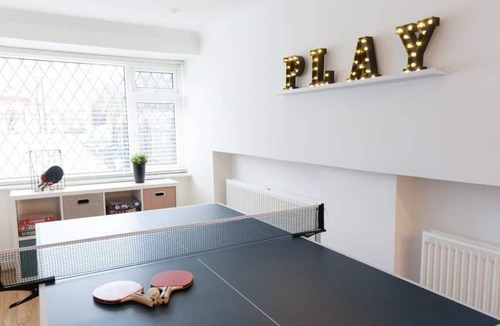 Moseley House | ATTENTION TO ALL CONTRACTORS - SPLENDID MOSELEY HOUSE w/ GAMES ROOM & DRIVEWAY F