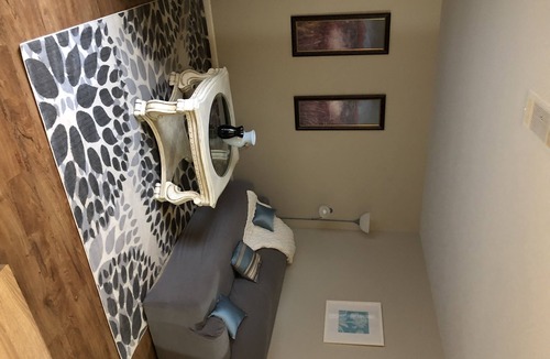 Hillcrest Apartment | Attention traveling professionals! 1BR/1BA 30-day minimum rental