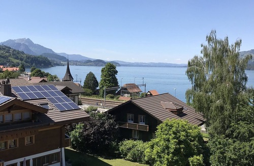 Leissigen Apartment | Attic flat with a view of Lake Thun and the mountains.