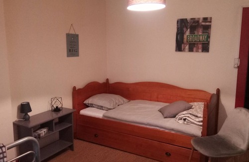 Berig-Vintrange House | Attic room Les 2 Granges