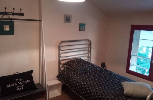 Berig-Vintrange House | Attic room Les 2 Granges