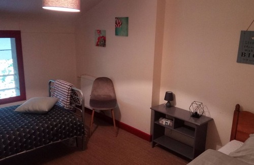 Berig-Vintrange House | Attic room Les 2 Granges