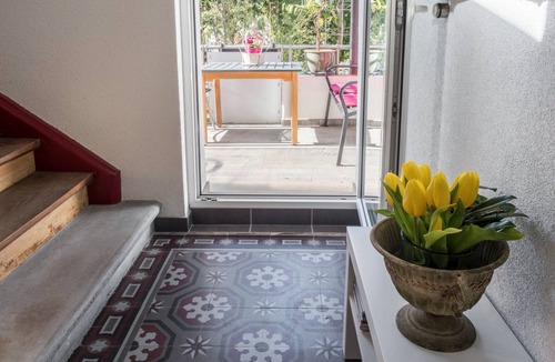 Kreuzlingen Apartment | Attic Room with Kitchenette 'Kletterrose' near the Old Town Center