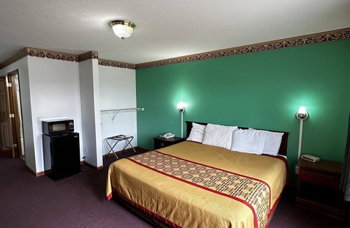 Attica Hotel | Attica Inn