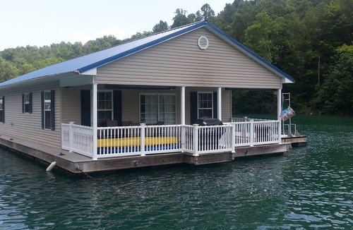 Big Creek Boat Rental | Attitude Adjustment Beautiful Floating Home on Scenic Norris Lake