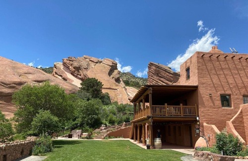 Columbus House | Attract travellers with an engaging headline