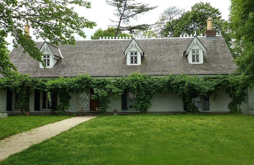 Columbus House | Attract travellers with an engaging headline