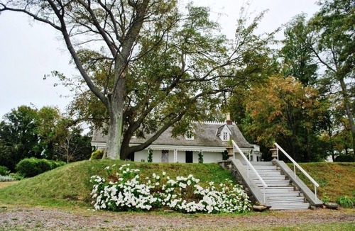 Columbus House | Attract travellers with an engaging headline