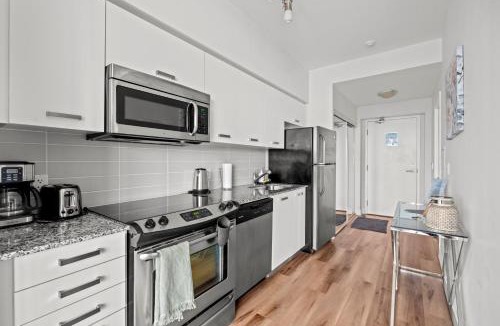 Bay Cloverhill Apartment | Attractive 1 Bedroom High Floor with Skyline View