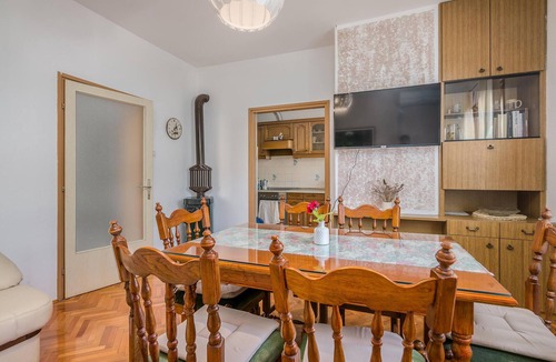 Draga Bascanska Apartment | Attractive and familiar vacation apartment in the middle of a picturesque landscape.