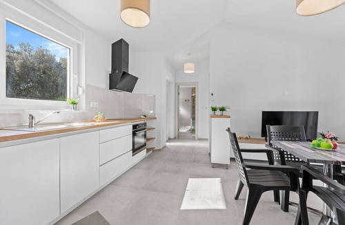 Barbariga Apartment | Attractive apartment in Peroj with terrace
