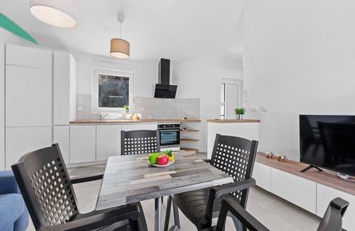 Barbariga Apartment | Attractive apartment in Peroj with terrace