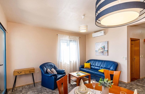 Lukoran Apartment | Attractive apartment with shared pool and sea view for a great vacation.
