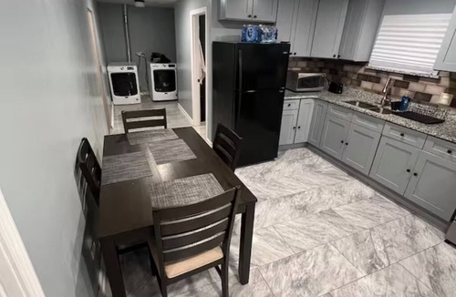 Oak Park House | Attractive Coach House Apartment for rent in Oak Park.