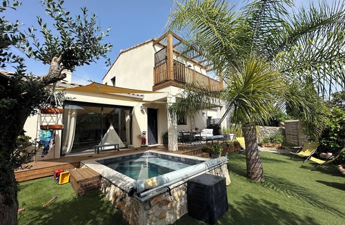 Castries House | Attractive contemporary house with all amenities within walking distance.