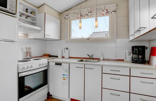 Bjert House | Attractive cottage with beautiful winter garden and sea view near the beach.
