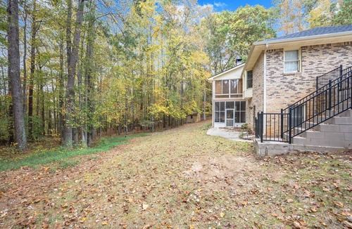 Fayetteville House | Attractively decorated with a tree house view