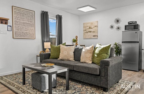 Austin Apartment | ATX Airport Retreat Pet-Friendly w Yard, EV Charger, Grill & Quick AUS Access