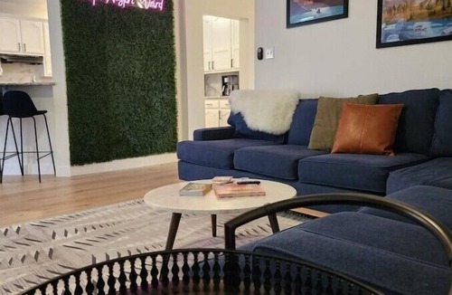 Woods Of Brushy Creek House | ATX Arcade, Theater, & Poolside Oasis! Pet & Kid Friendly!