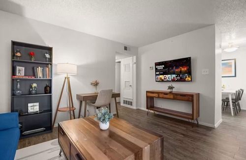 Hyde Park Apartment | ATX Casa Vida BnB ~ Near North Loop & UT