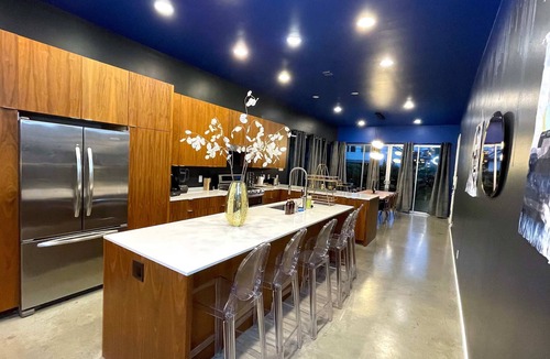 East Cesar Chavez Villa | ATX Icon Mansion Rainey Street 6 min Walk
