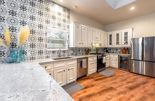 West Oak Hill House | ATX Treehouse l Pool l Spa l Firepit Sleep 30