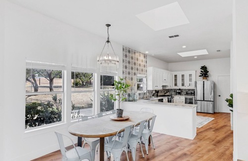 West Oak Hill House | ATX Treehouse l Pool l Spa l Firepit Sleep 30